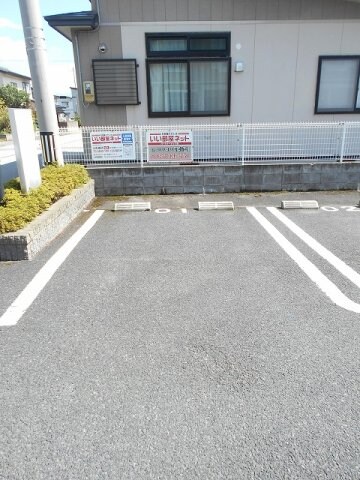 物件外観写真2　(駐車場)