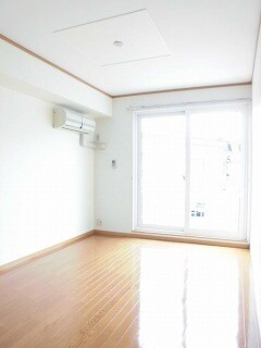 物件内観写真4　(居室・リビング)