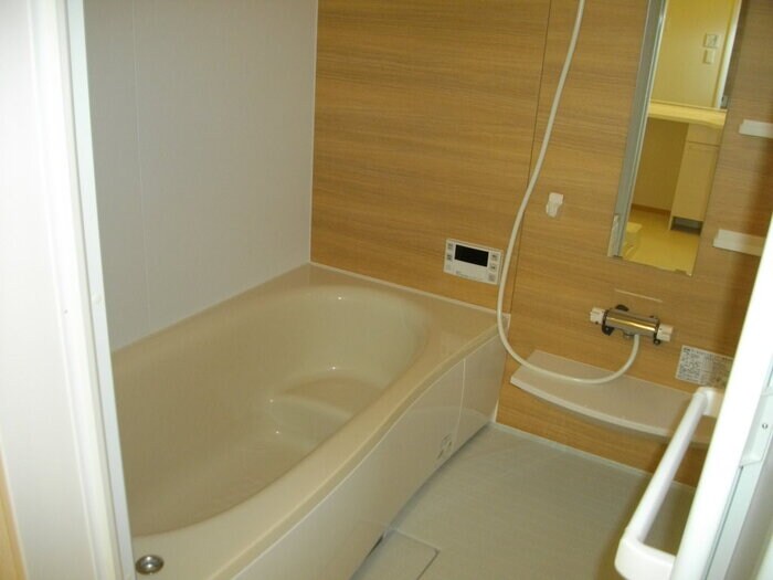 物件内観写真4　(浴室換気乾燥機付ﾊﾞｽﾙｰﾑ)