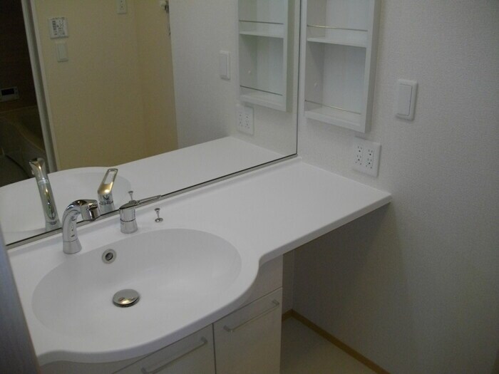 物件内観写真6　(ﾜｲﾄﾞﾐﾗｰ付洗髪洗面化粧台)