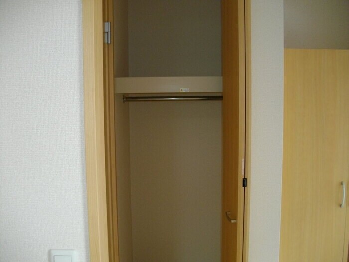 物件内観写真8　(玄関収納)