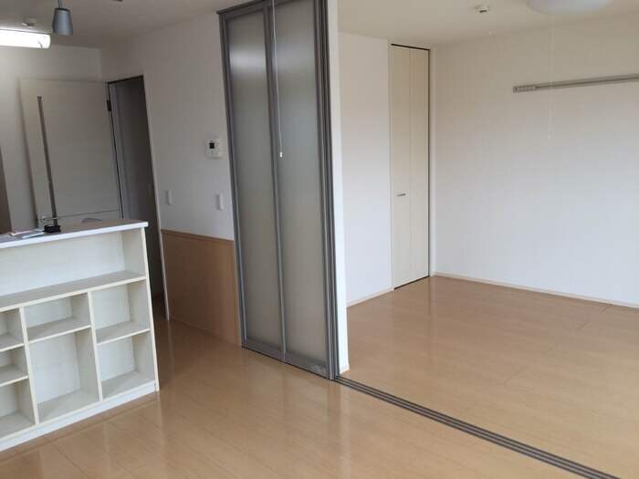 物件内観写真2　(ＬＤＫと洋室)