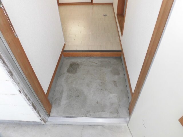 物件内観写真5　(シンプルで使いやすい玄関です)