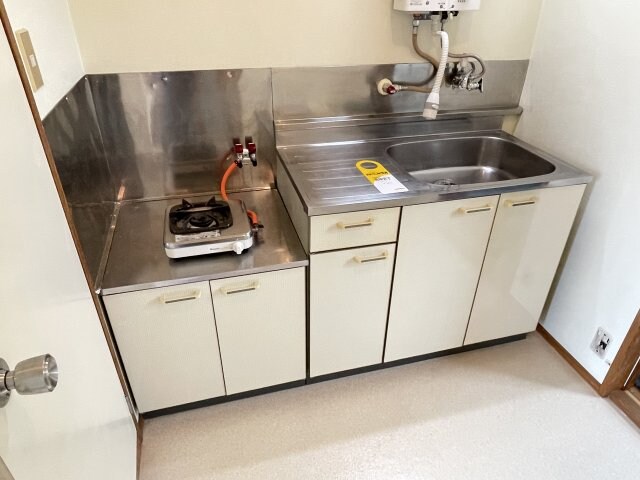 物件内観写真8　(コンパクトなキッチンで掃除もラクラク)