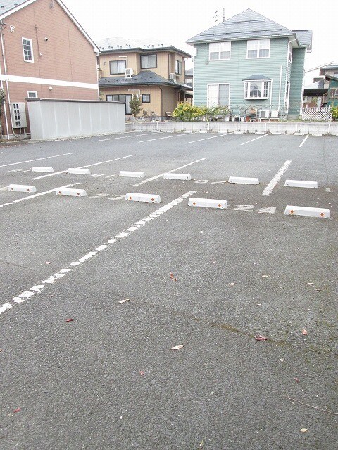 物件外観写真2　(駐車場)