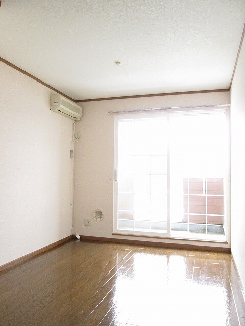 物件内観写真4　(居室・リビング)