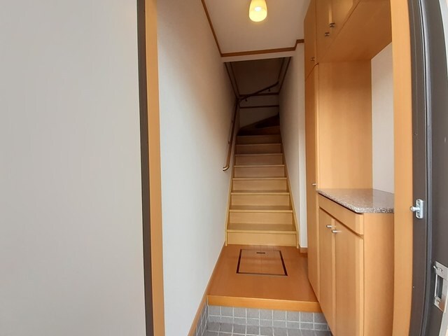 物件内観写真12　(玄関)