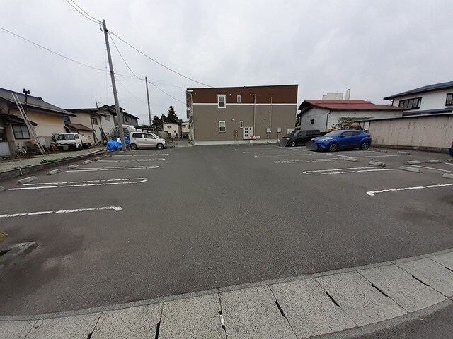 物件外観写真2　(駐車場)