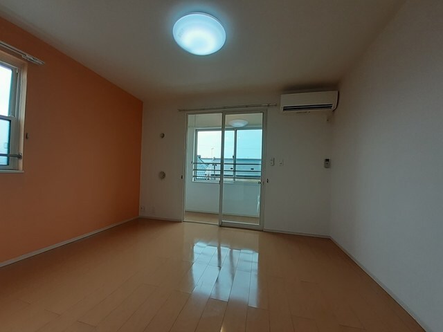 物件内観写真4　(居室・リビング)