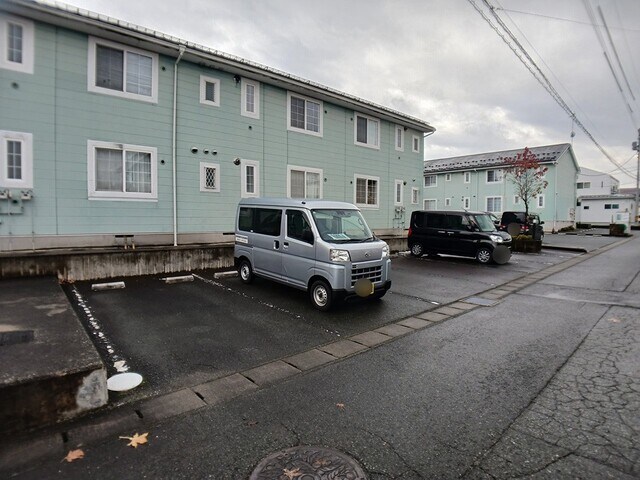 物件外観写真2　(駐車場)