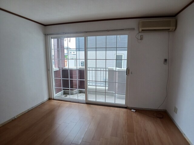 物件内観写真4　(居室・リビング)