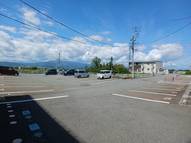 物件外観写真2　(駐車場)