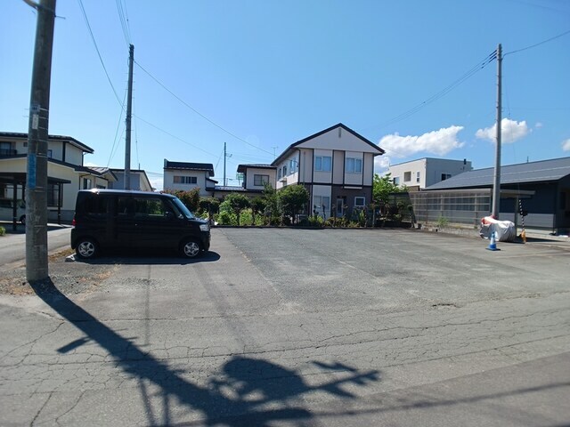 物件外観写真2　(駐車場)