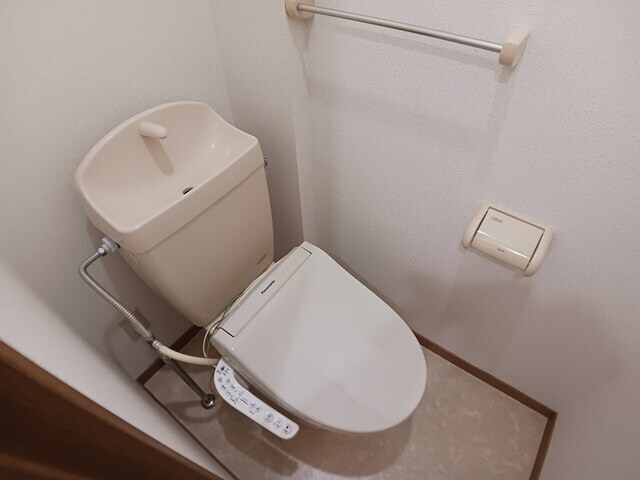 物件内観写真8　(トイレ)