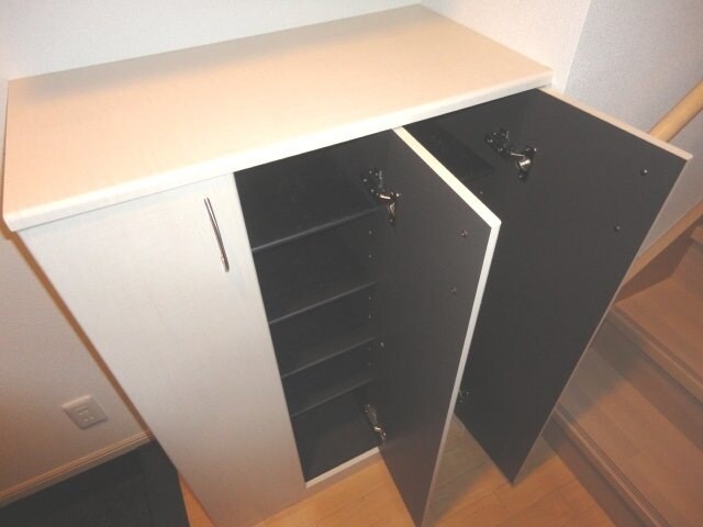 物件内観写真18　(下駄箱)