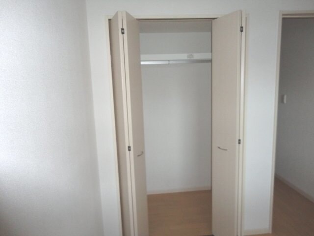 物件内観写真28　(北側洋室収納)