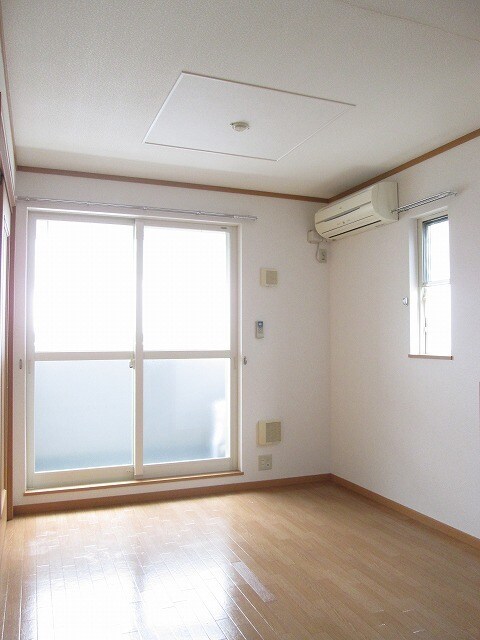 物件内観写真4　(居室・リビング)