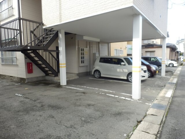 物件外観写真2　(駐車場です)