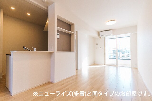 物件内観写真3　(居室・リビング)