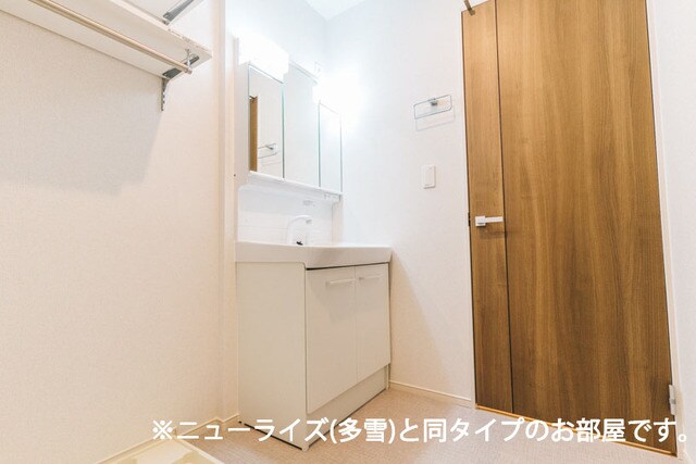 物件内観写真6　(洗面所)