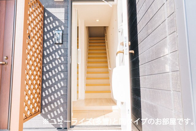 物件内観写真11　(玄関)