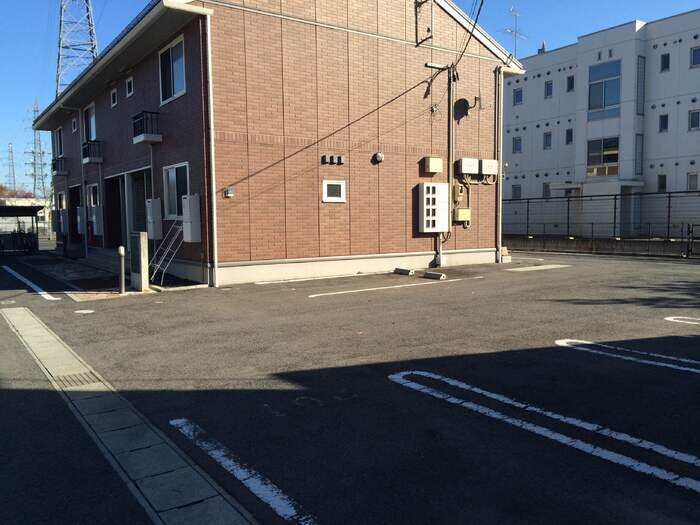 物件外観写真2　(駐車場)