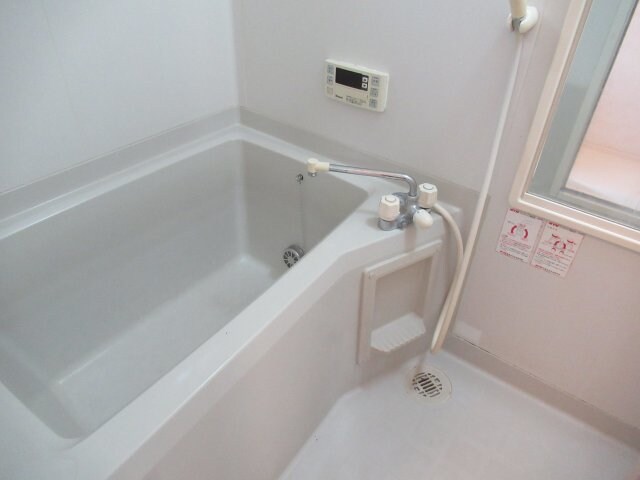 物件内観写真5　(コンパクトで使いやすいお風呂です)