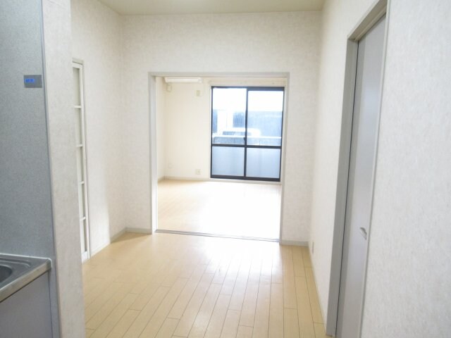 物件内観写真12　(内装は落ち着いています)