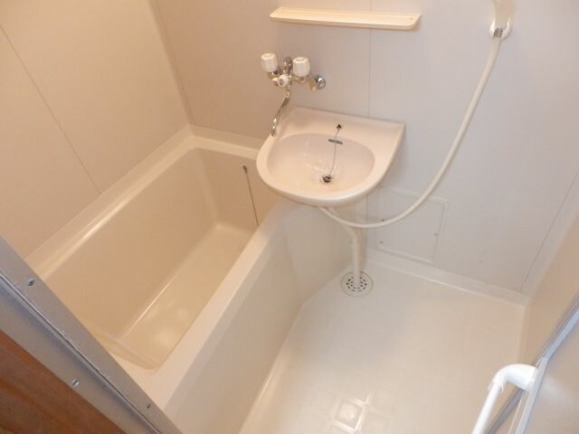 物件内観写真3　(きれいなお風呂です)