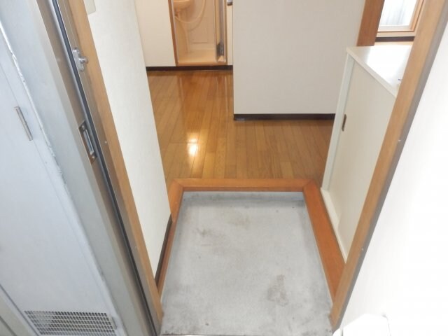 物件内観写真11　(明るい玄関です)