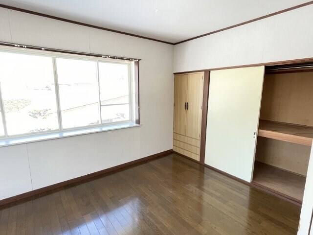 物件内観写真7　(小物を収納するのに便利です)