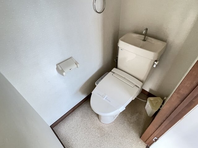 物件内観写真11　(コンパクトで使いやすいトイレです)