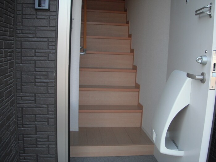 物件内観写真10　(室内階段)