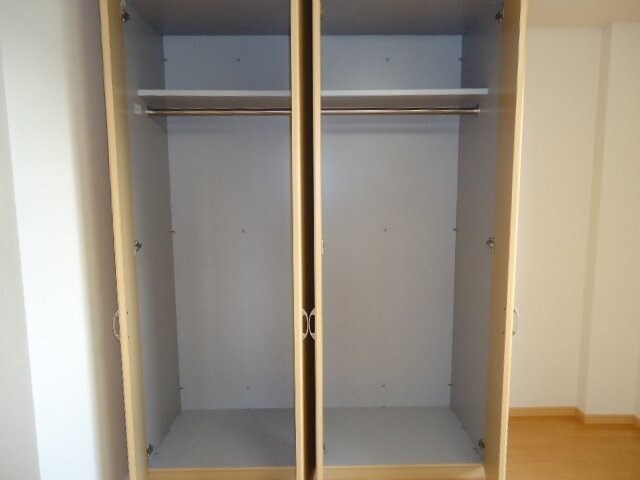 物件内観写真8　(リビング収納（別室写真）)