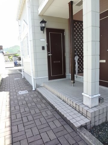 物件外観写真2　(エントランス)