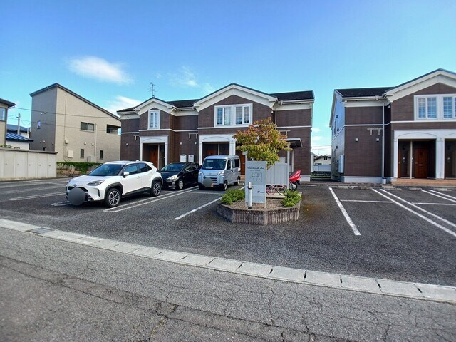 物件外観写真2　(駐車場)