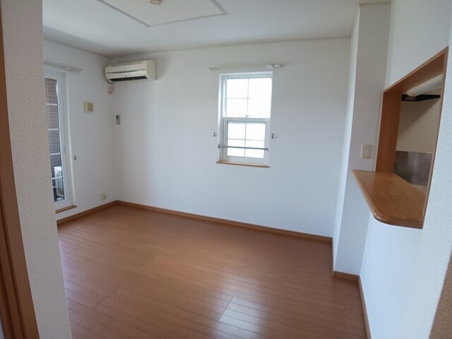 物件内観写真4　(居室・リビング)