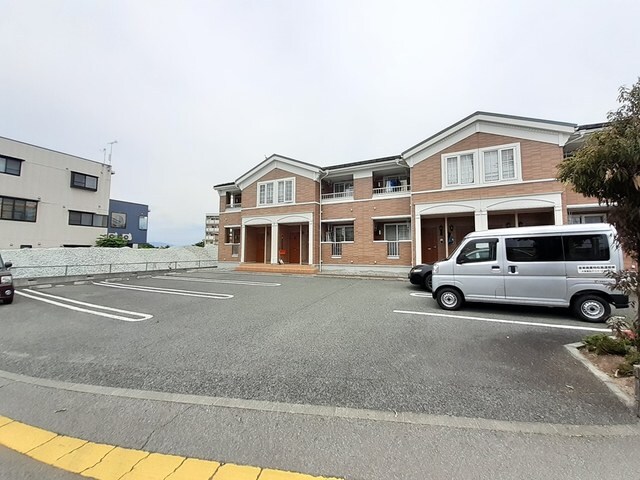 物件外観写真2　(駐車場)