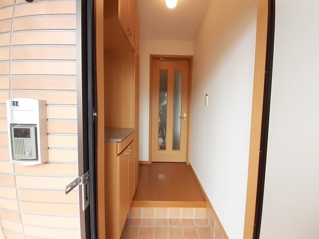 物件内観写真12　(玄関)