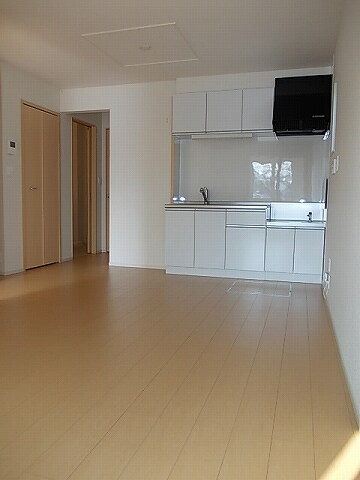 物件内観写真4　(居室・リビング)