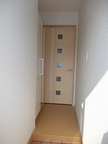 物件内観写真7　(玄関)