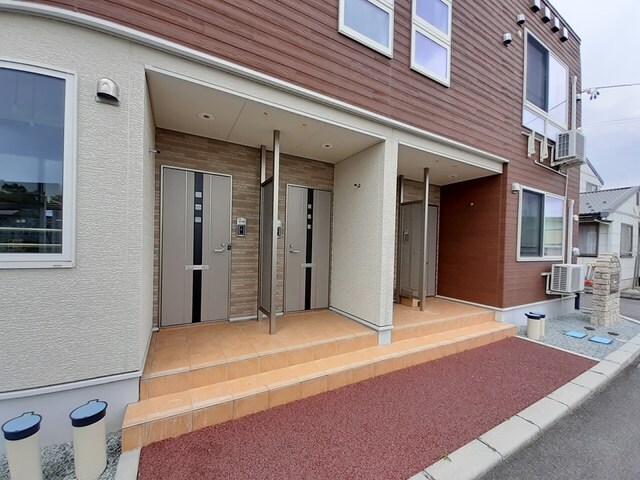 物件外観写真2　(エントランス)