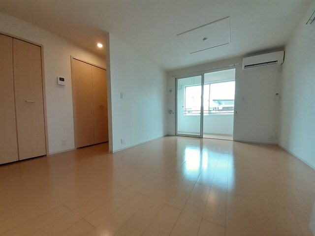 物件内観写真5　(居室・リビング)