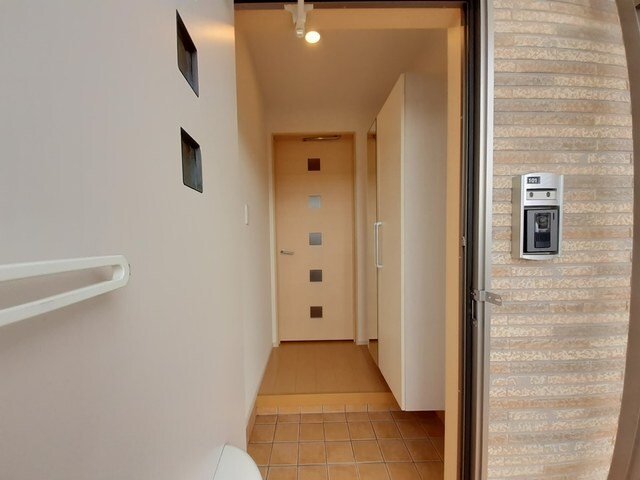 物件内観写真13　(玄関)