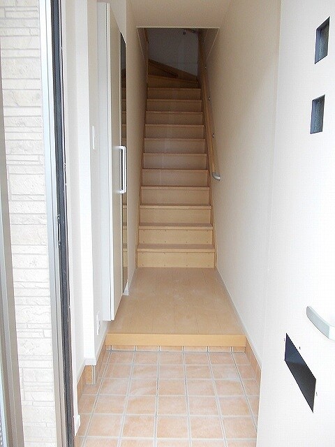 物件内観写真6　(玄関)