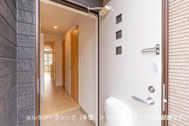 物件内観写真12　(玄関)