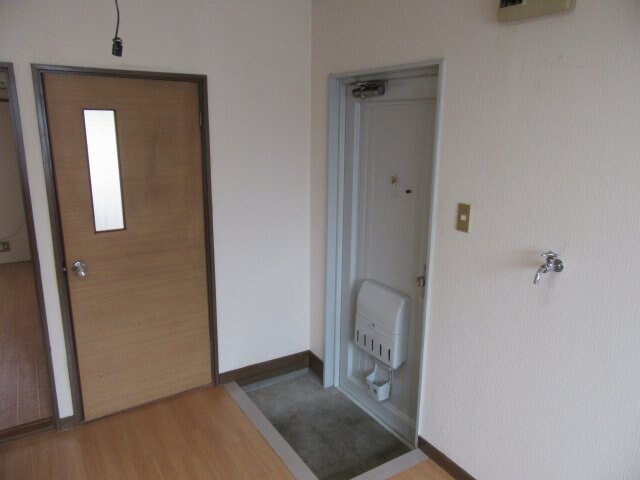 物件内観写真7　(きれいな玄関です)