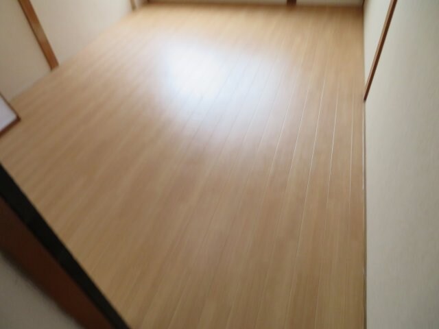 物件内観写真12　(明るい洋室です)