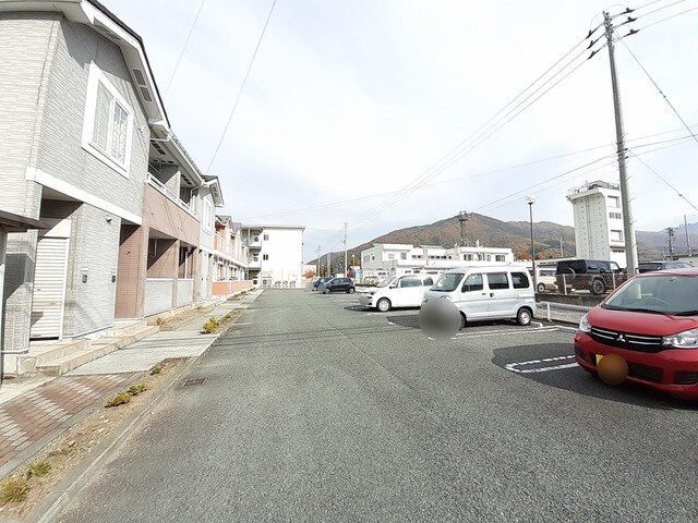 物件外観写真2　(駐車場)