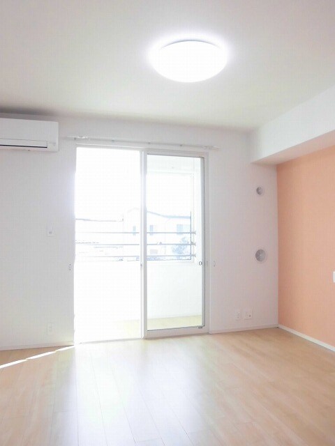 物件内観写真5　(居室・リビング)